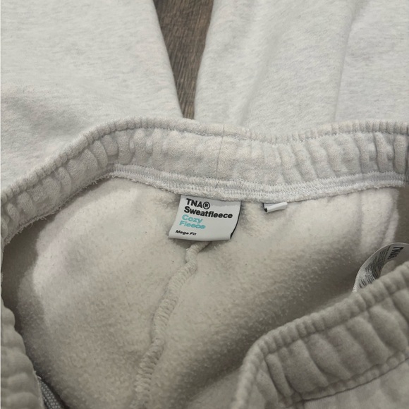 aritzia tna jogger sweatpants in heather cloud white - Picture 2 of 7